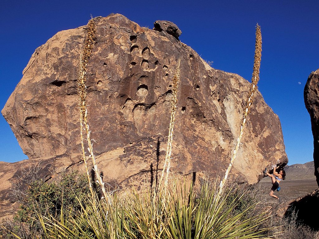 Bouldering the Sea of Choss, Hueco Tanks Historic Site, Texas